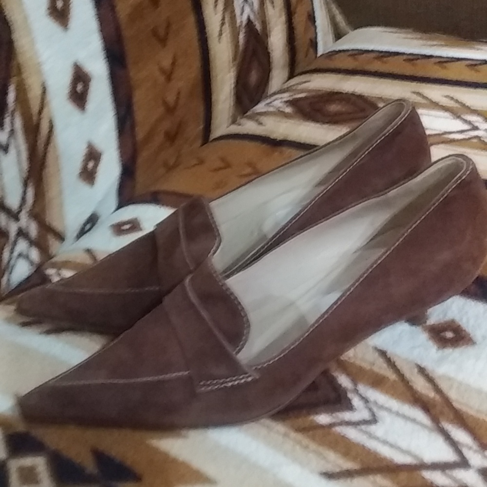 Barneys of New York Pointy Toe Kitten Heels